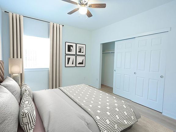 2nd image of 1034 S Dearborn St #203