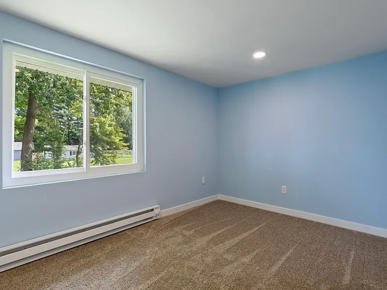 Bedroom 3 with lakeview