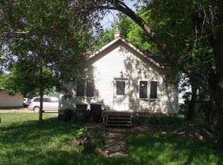 417 9th St NW, Watertown, SD 57201