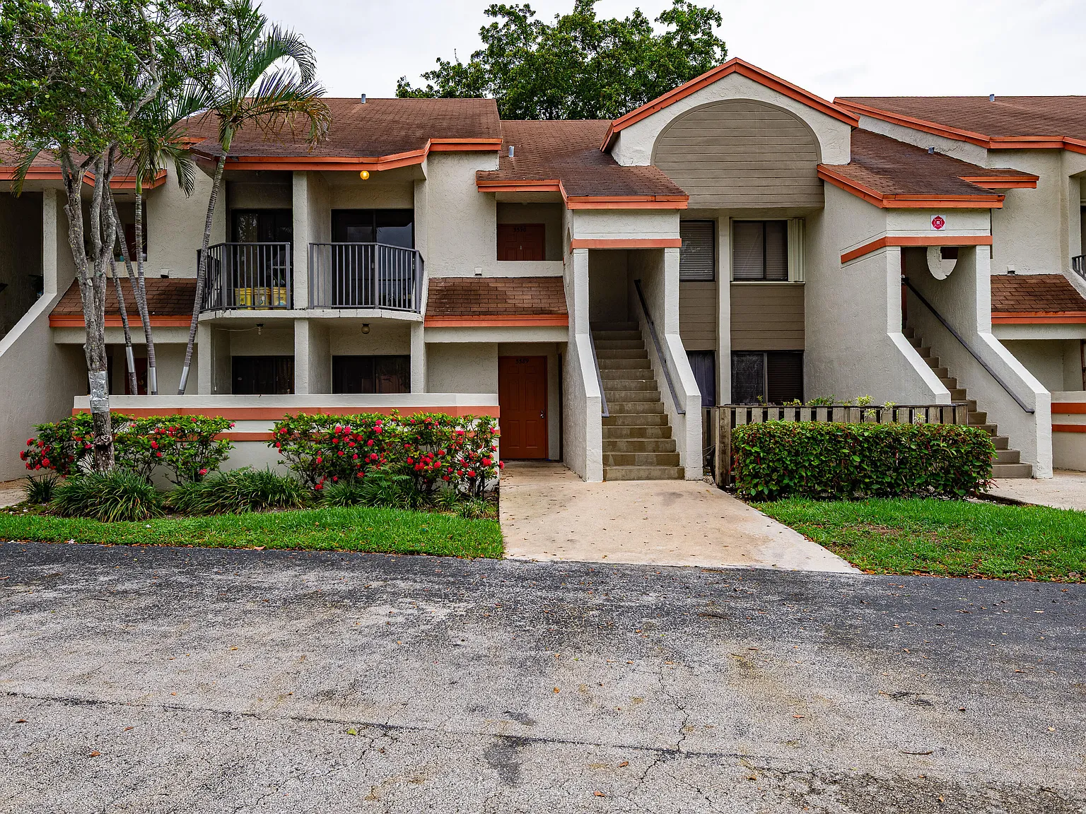 2 bed, 2.0 bath, 860 sqft, $2,200 — Photo 3