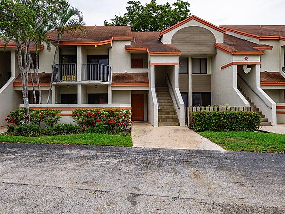 3rd image of 5590 Courtyard Dr