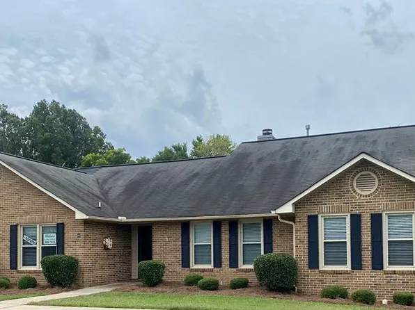 402 Heritage Blvd W, Greenwood, SC 29646