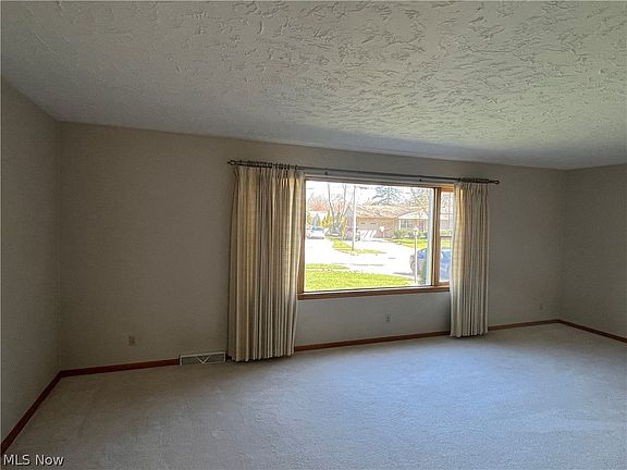 5th image of 2100 Wedgewood Dr