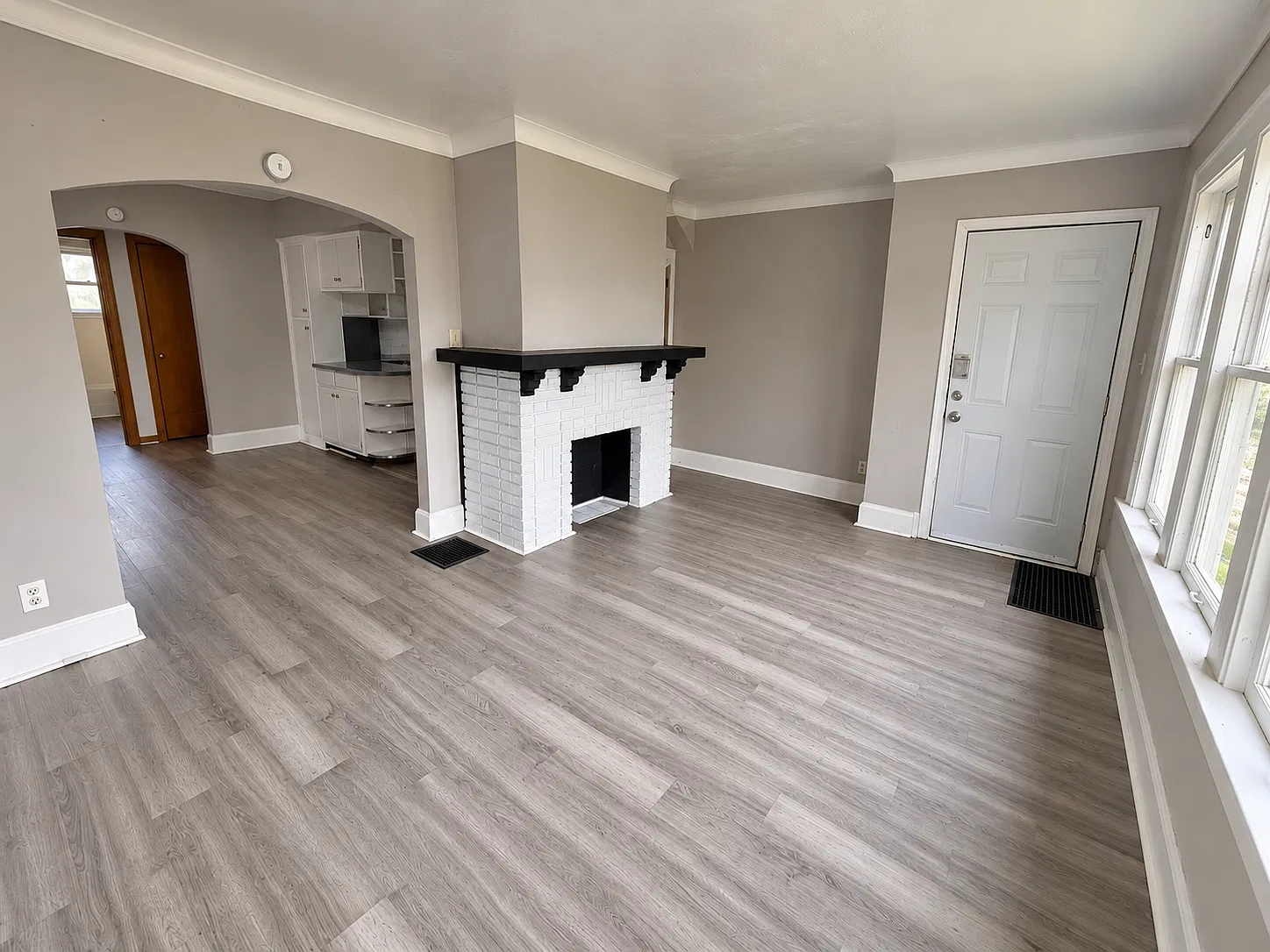 2 bed, 900 sqft, $950 — Photo 2