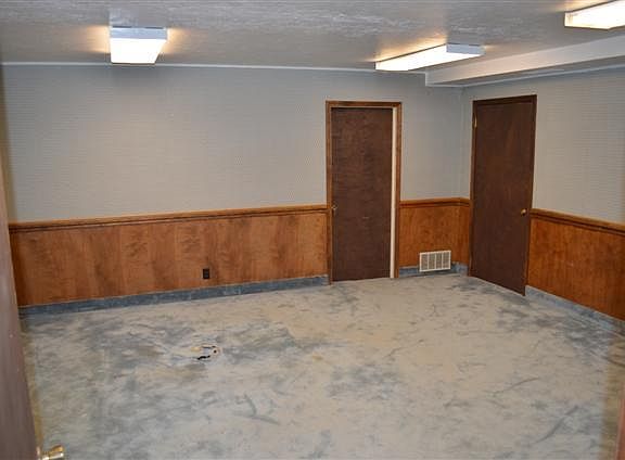 5th image of 330 Broadway Ave N