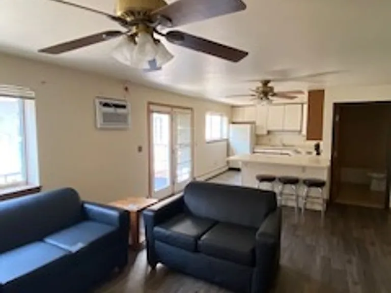 230 W Lakelawn Pl — Photo 1