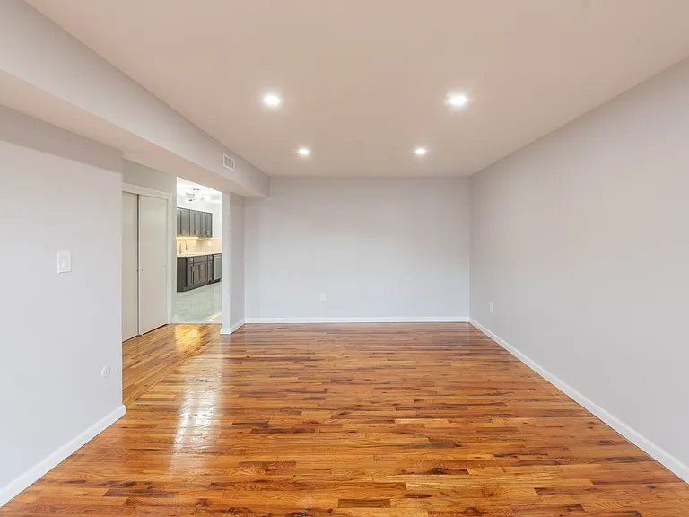 River Edge Apartments — Photo 7