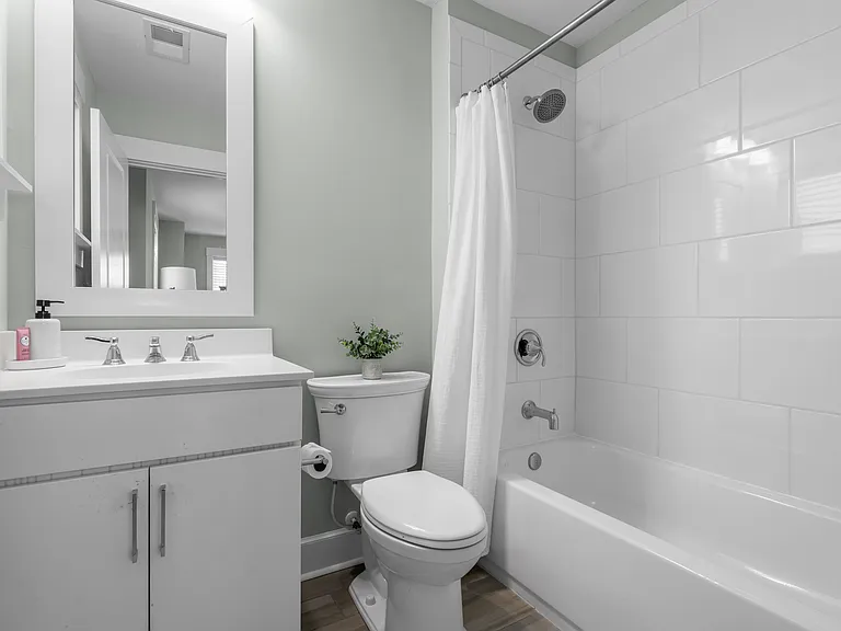 Guest room 1, private bathroom
