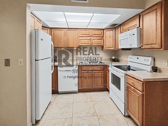3rd image of 12471 McGregor Blvd Unit 10-1