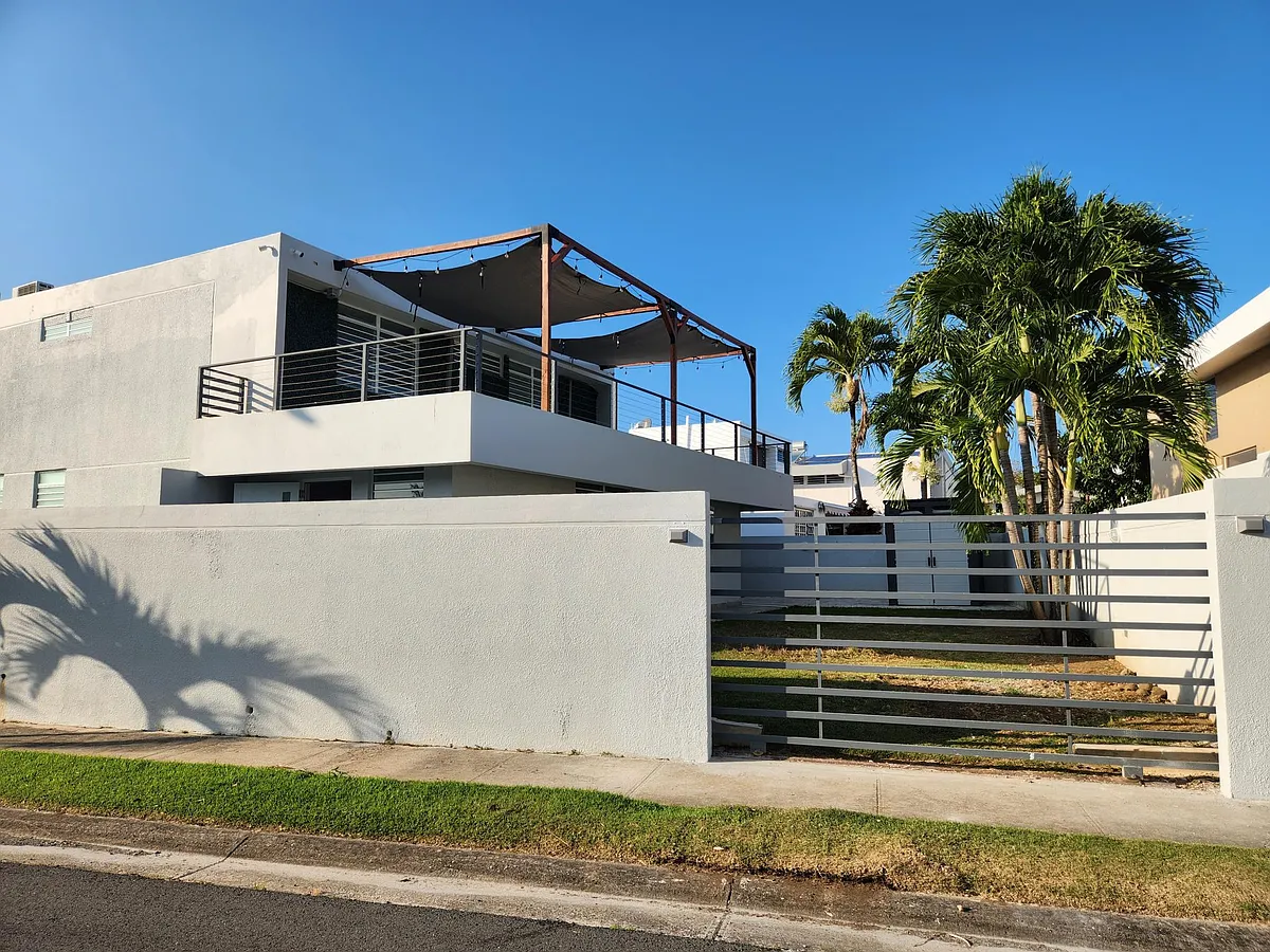 Building Photo - 2009 Vaa Playera