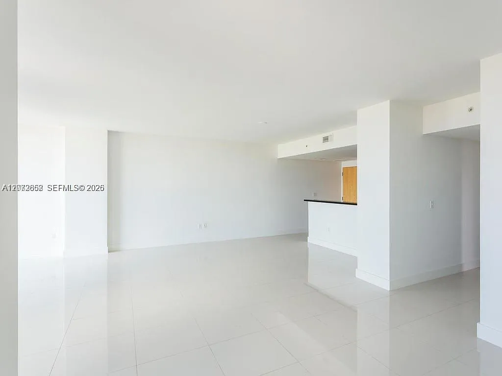 Vizcayne North Condo — Photo 3