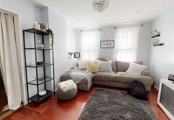 2nd image of 606 Van Nest Ave
