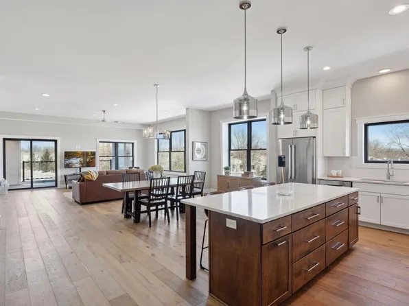 5734 Shady Oak Rd S #12, Minnetonka, MN 55343