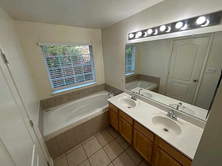 7020 Pyle Ct #7020 — Photo 13