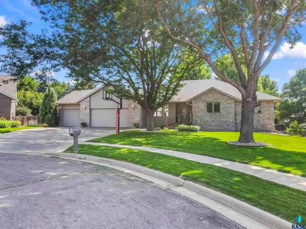 1804 S Strabane Cir, Sioux Falls, SD 57106