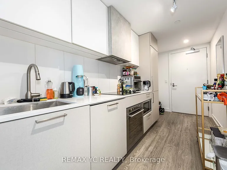 19 Western Battery Rd #801 — Photo 4