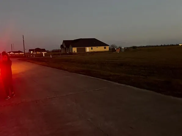 714 Chuckwagon Trl, Angleton, TX 77515