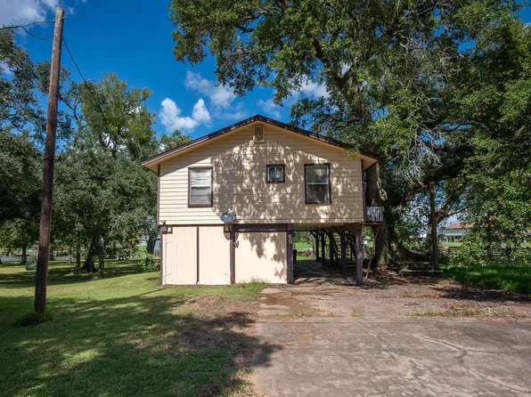 69 Live Oak Bnd, Sargent, TX 77414