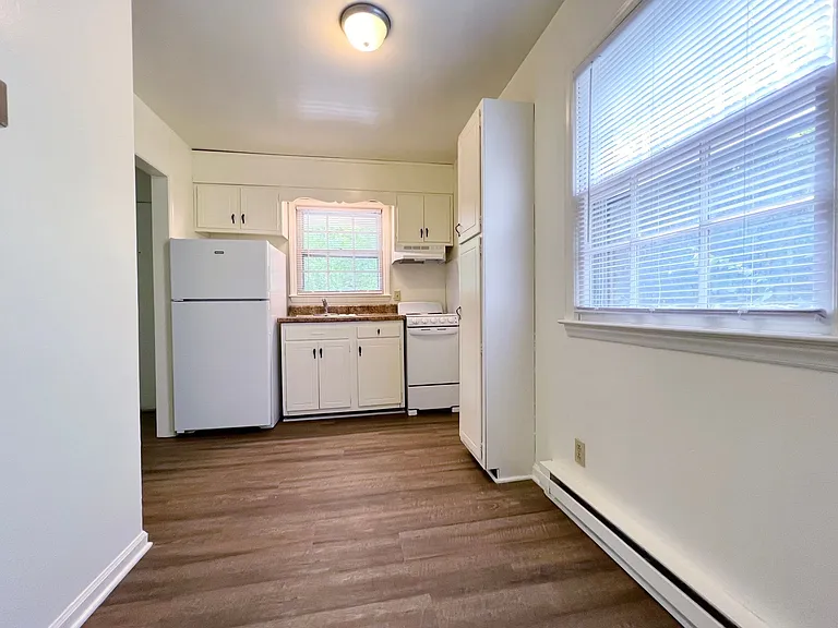 Lakewood Apartments — Photo 16