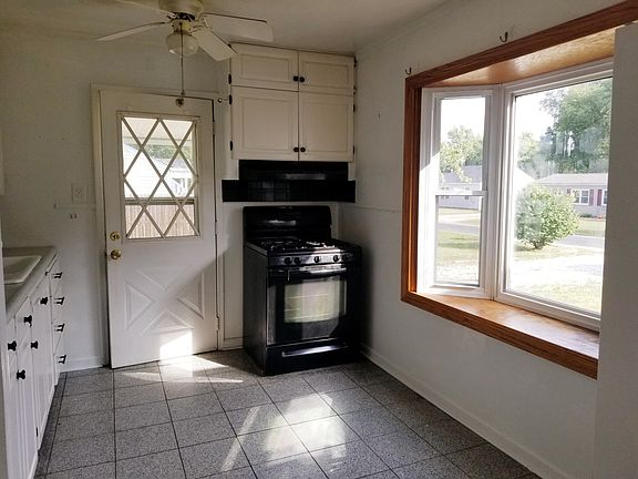 3rd image of 1531 E Court St
