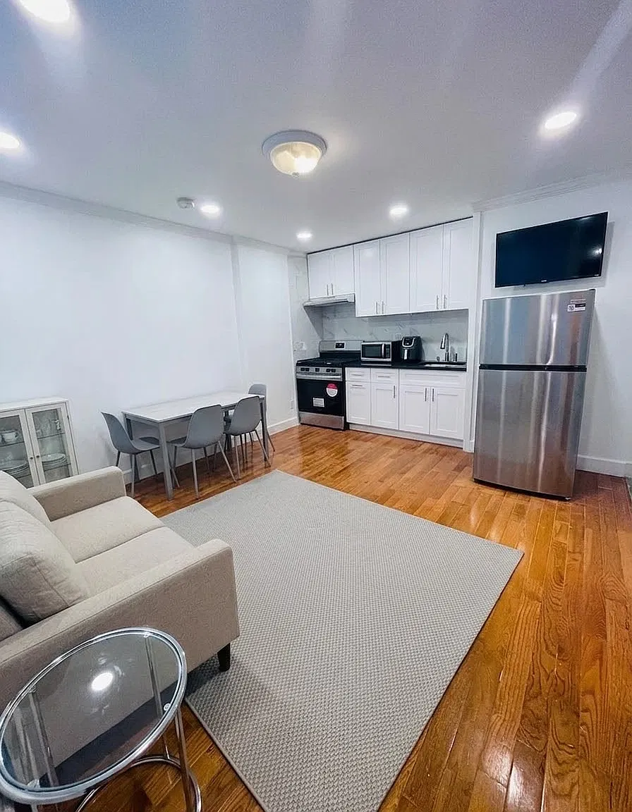 2 bed, 912 sqft, $2,600 — Photo 2