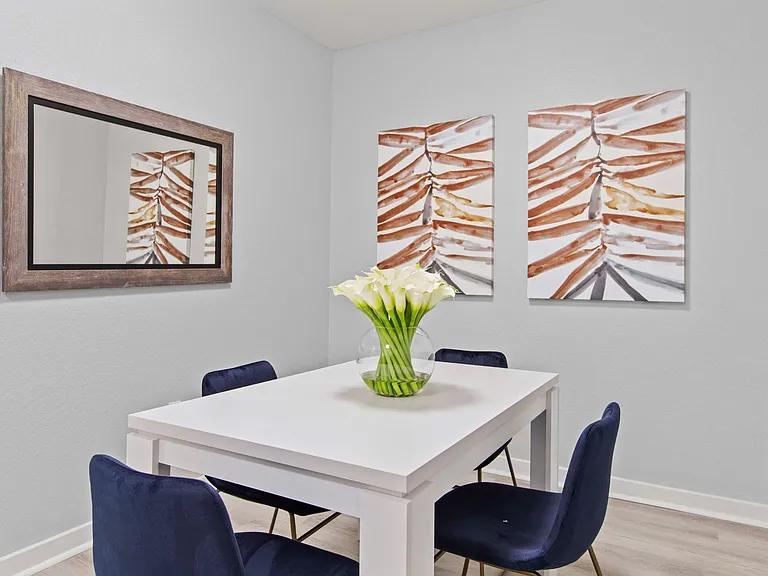 Elan Apartments — Photo 15