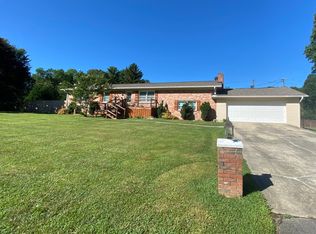 102 Tawn Dr, East Flat Rock, NC 28726