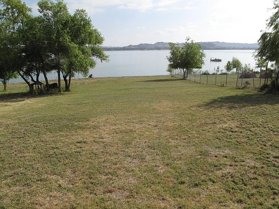 Lake View, Yard to Beach