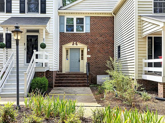 2nd image of 107 Sully Ct