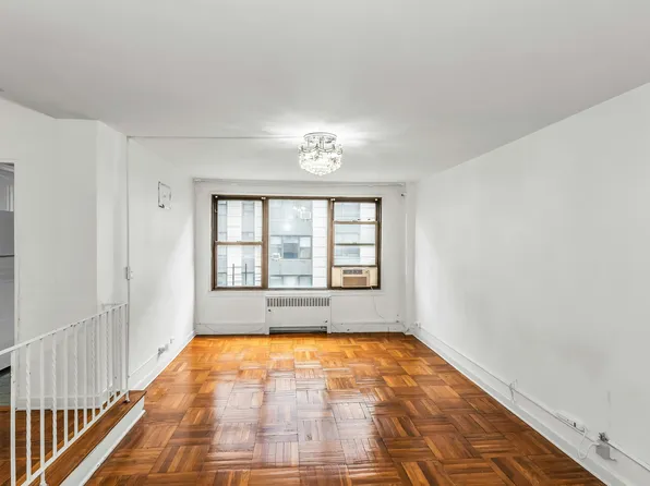 98-50 63rd Drive image 3 of 8