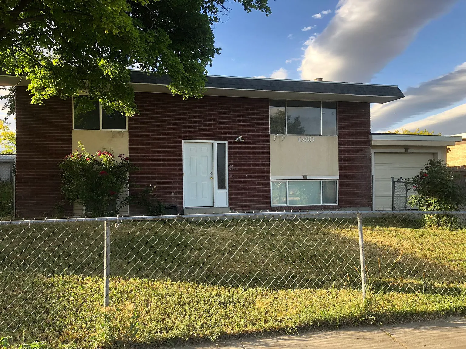 5 bed, 1800 sqft, $2,700 — Photo 1