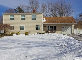 23 Norway Pine Dr, Medford, NY 11763