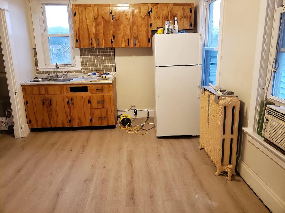 454 Oak St — Photo 1
