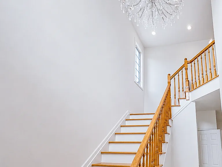 TO UPSTAIRS