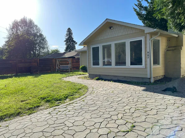 887 Redway Dr, Redway, CA 95560