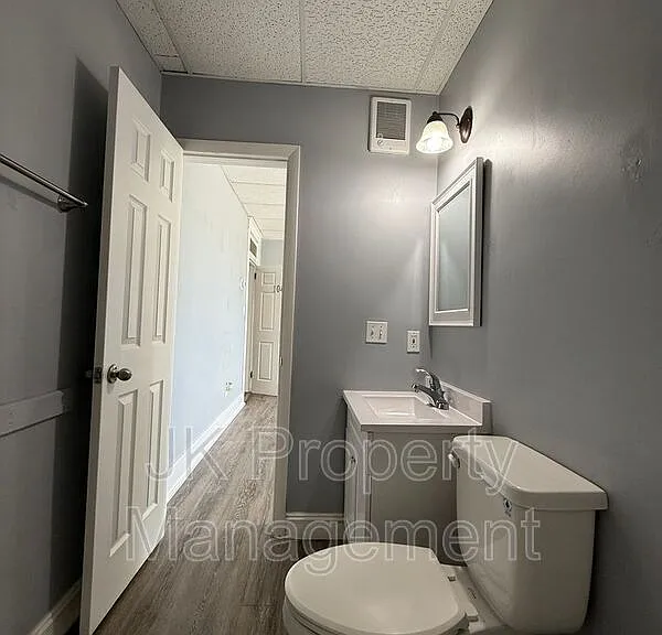 809 15th St #104 — Photo 10
