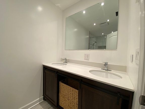 5th image of 3010 W Fulton St #1