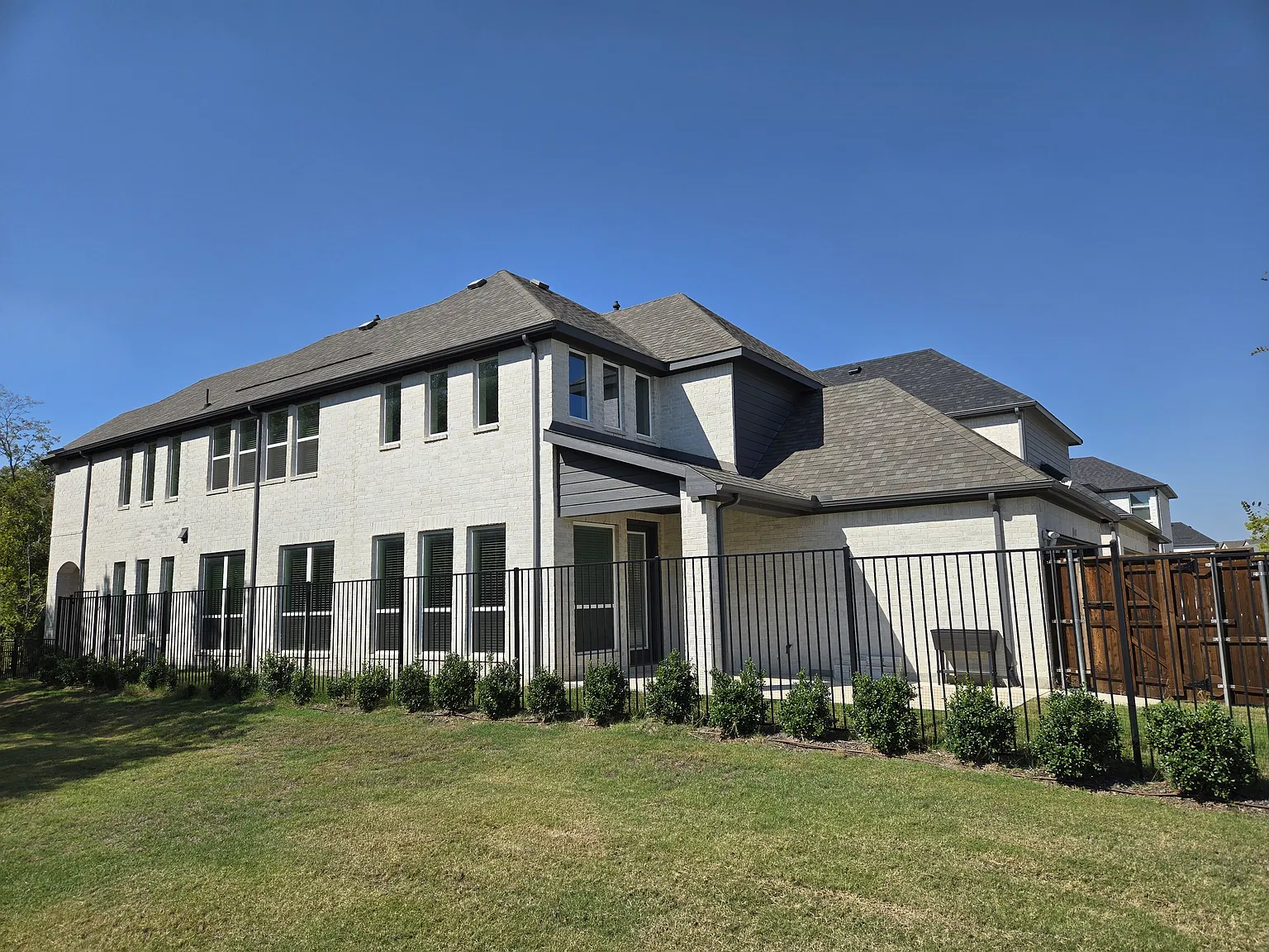 4 bed, 2569 sqft, $3,500 — Photo 1
