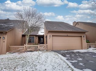 31 Sky Ridge Dr, Rochester, NY 14625