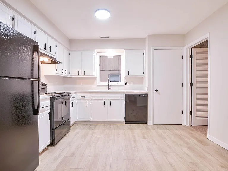 Kitchen & Dining