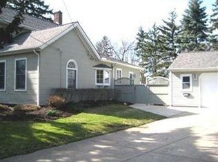 25511 Chardon Rd, Richmond Heights, OH 44143