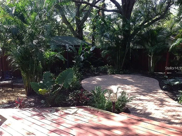 909 E Shadowlawn Ave — Photo 2