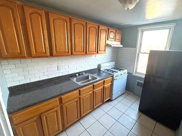 104 Chancellor Ave #B25