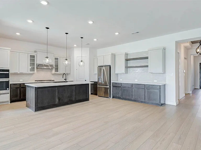 1322 Village Fls — Photo 10