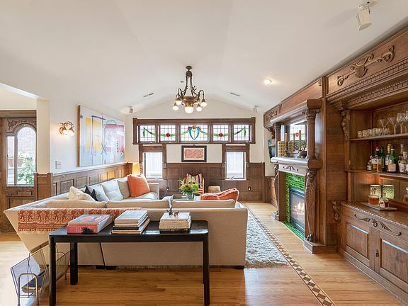 3rd image of 1022 Pearl St #303
