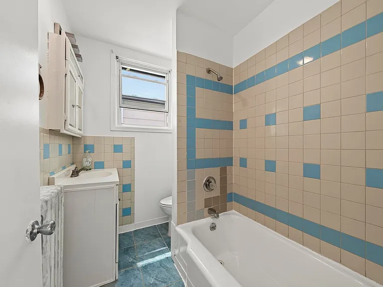 73 Van Reypen St #2 — Photo 15