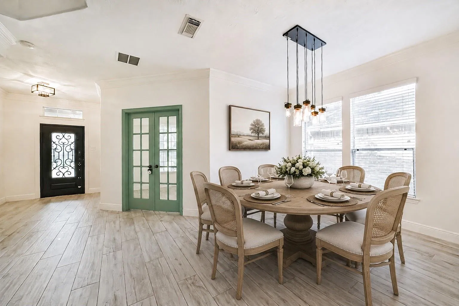 4 bed, 2.5 bath, 2715 sqft, $2,800 — Photo 4