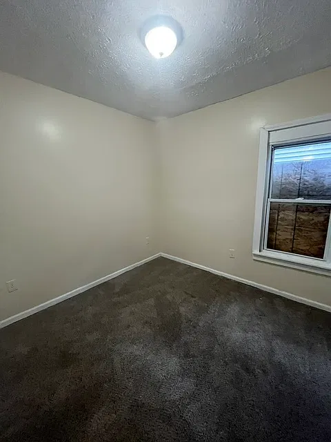 3 bed, 1000 sqft, $1,200 — Photo 3