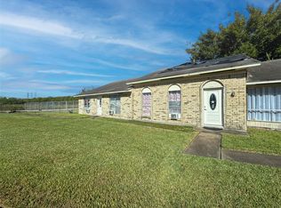 616 Travis St, Webster, TX 77598