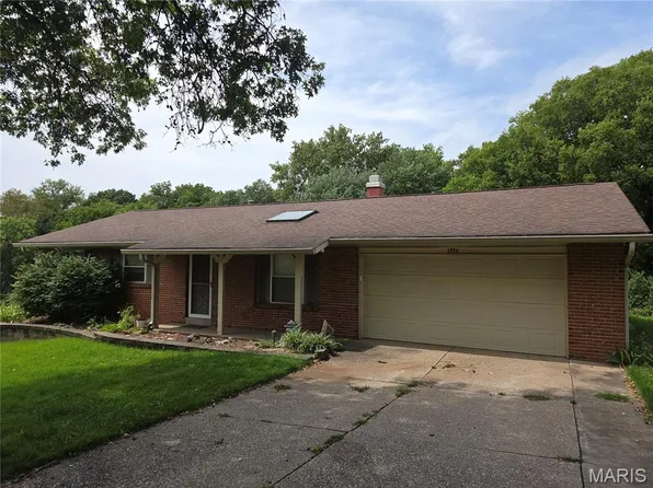 6778 Barnwood Dr, Hazelwood, MO 63042